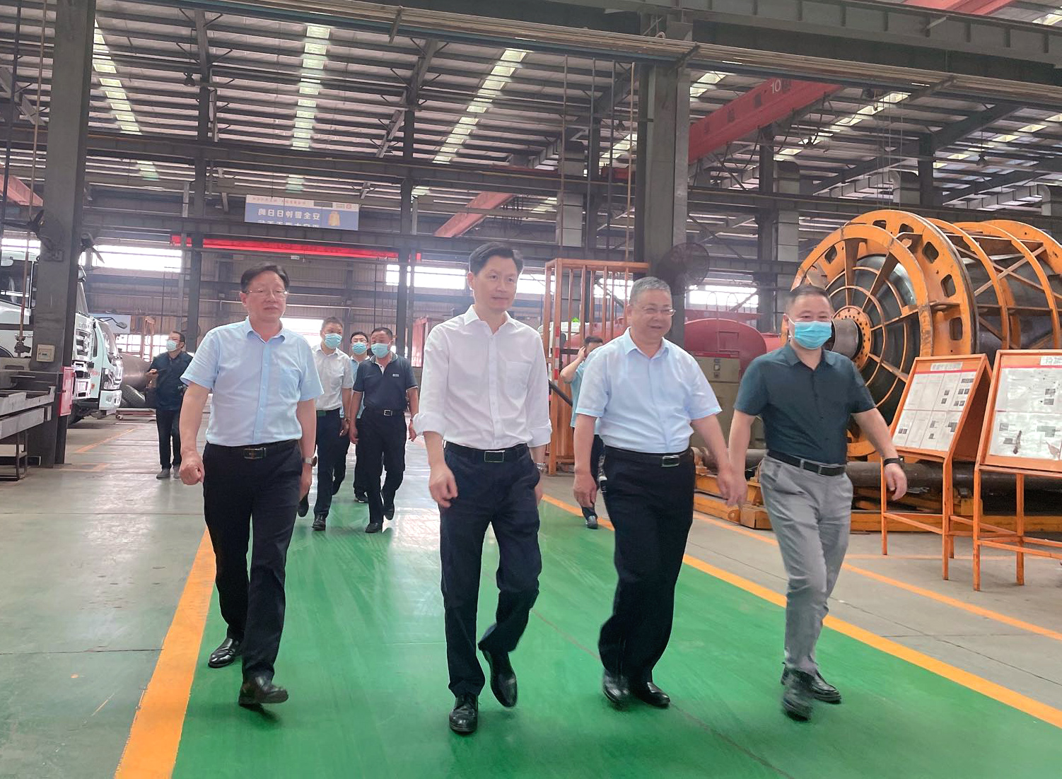 市委常委、常務(wù)副市長(zhǎng)甘國(guó)棟一行蒞臨楚勝汽車集團(tuán)調(diào)研